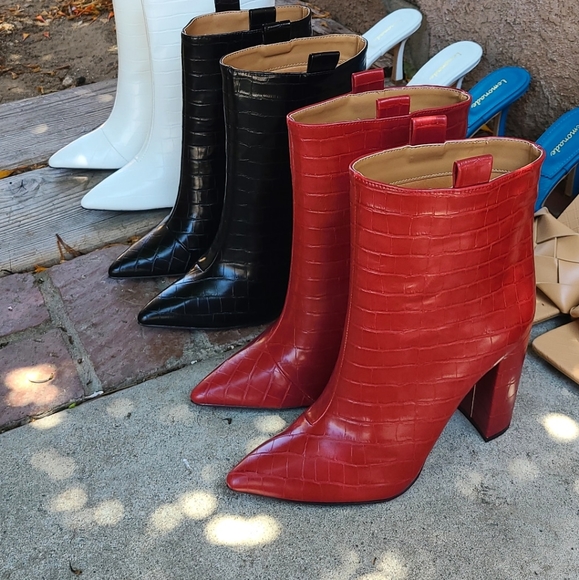 Shoes - 🚨PRE FALL EDIT COLLECTION// Red boot